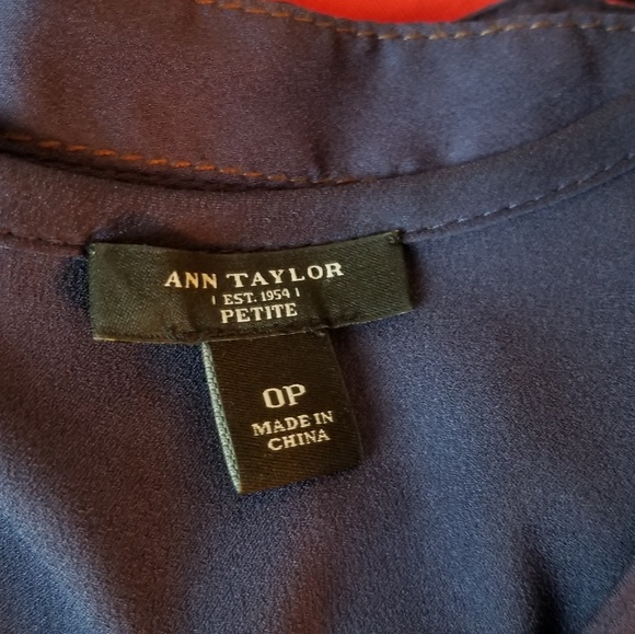 Gorgeous Ann Taylor Navy Blouse - Picture 5 of 5